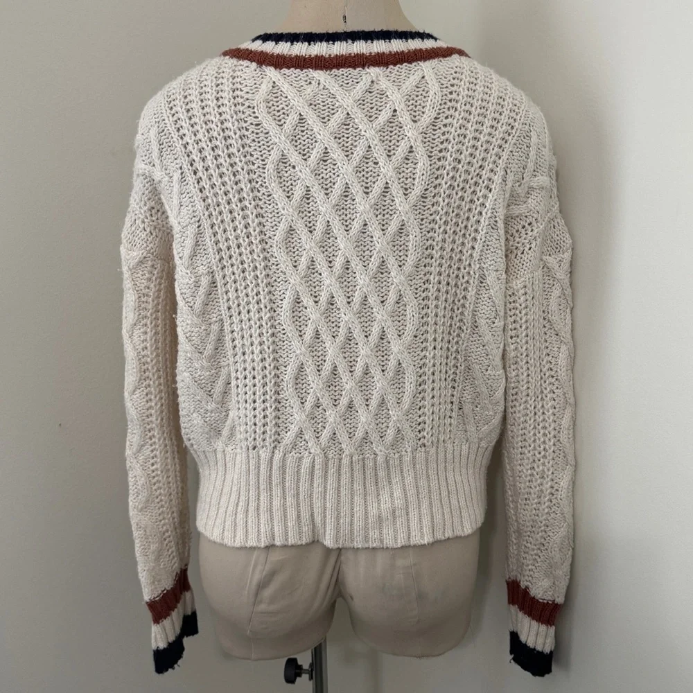 American Eagle Medium Varsity V-Neck Cable Knit Sweater Cream Preppy Y2K Carlton